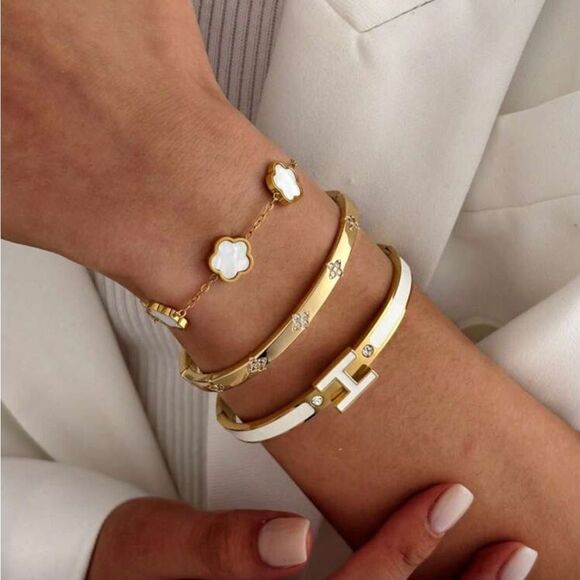 Anthropologie Jewelry - Diamond star bangle Q744